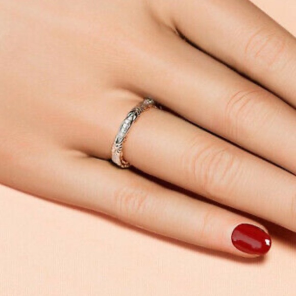 New 18k gold plated Wedding Band Ring - Picture 5 of 5